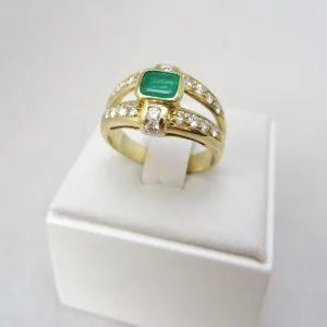 18 carati Oro giallo - Anello - 0.70 ct Smeraldo - Diamante