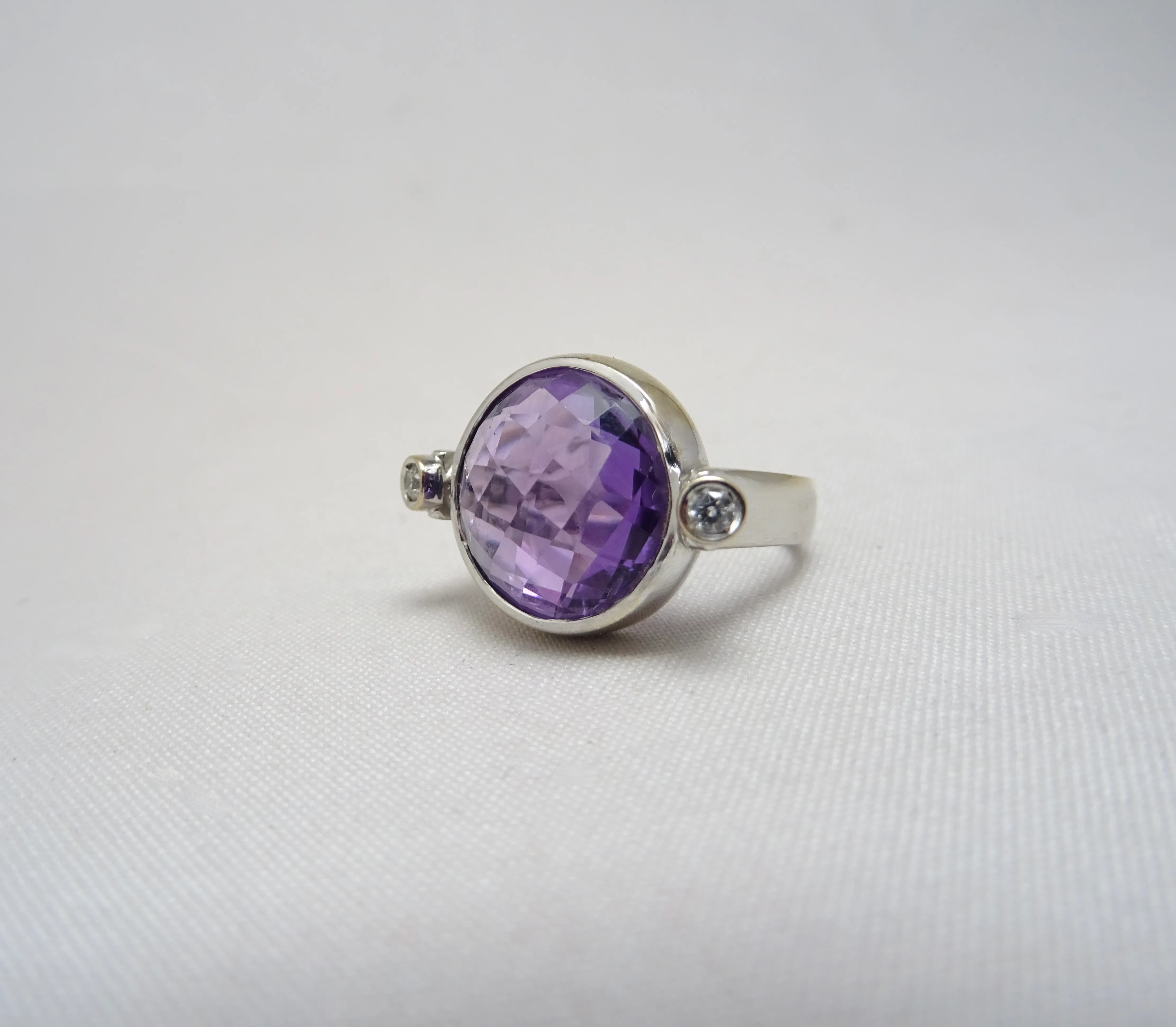 Anello ametista e diamanti
