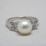 Anello con perla e diamanti
