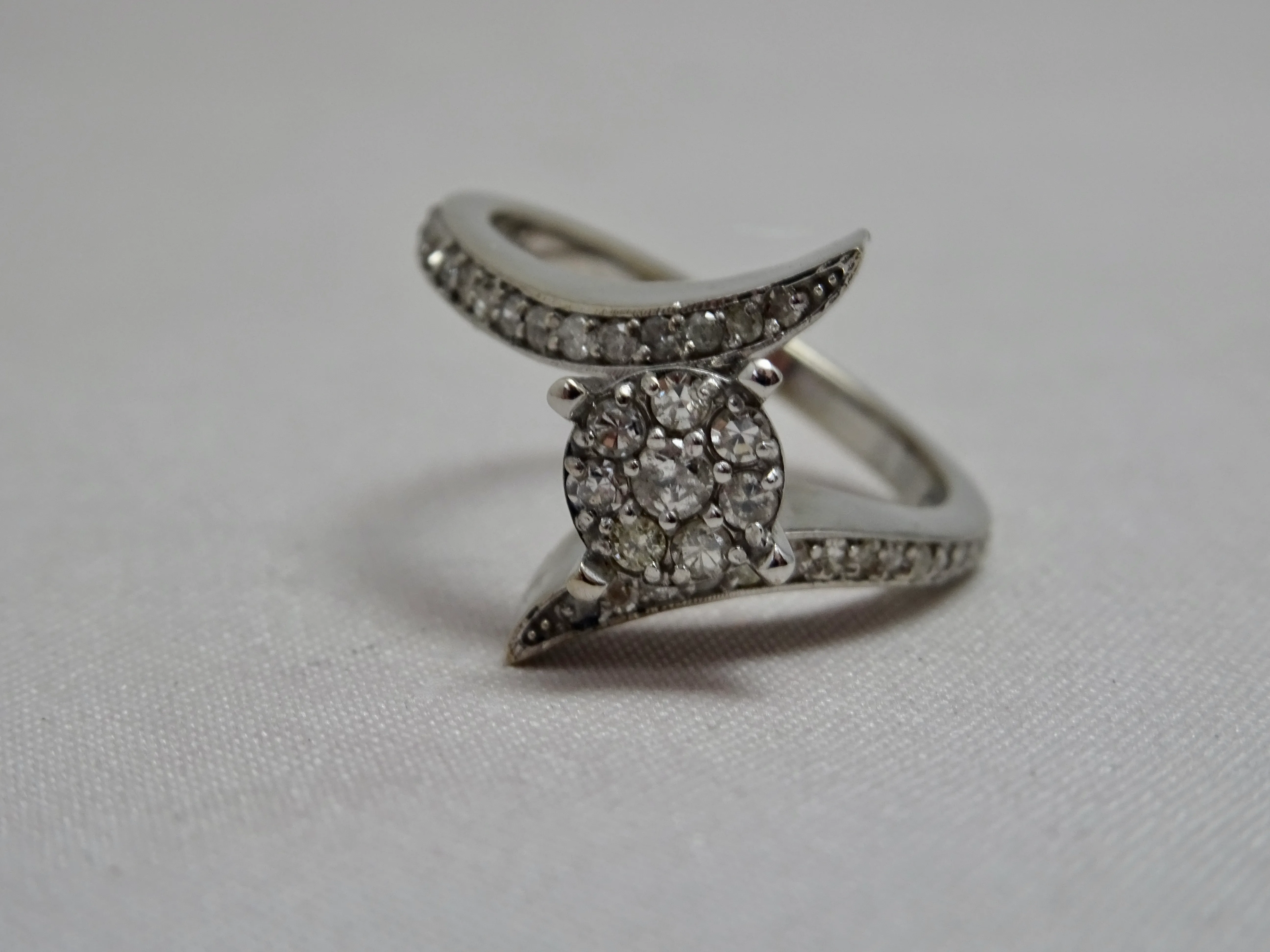 Anello in oro bianco e diamanti 0.82ct