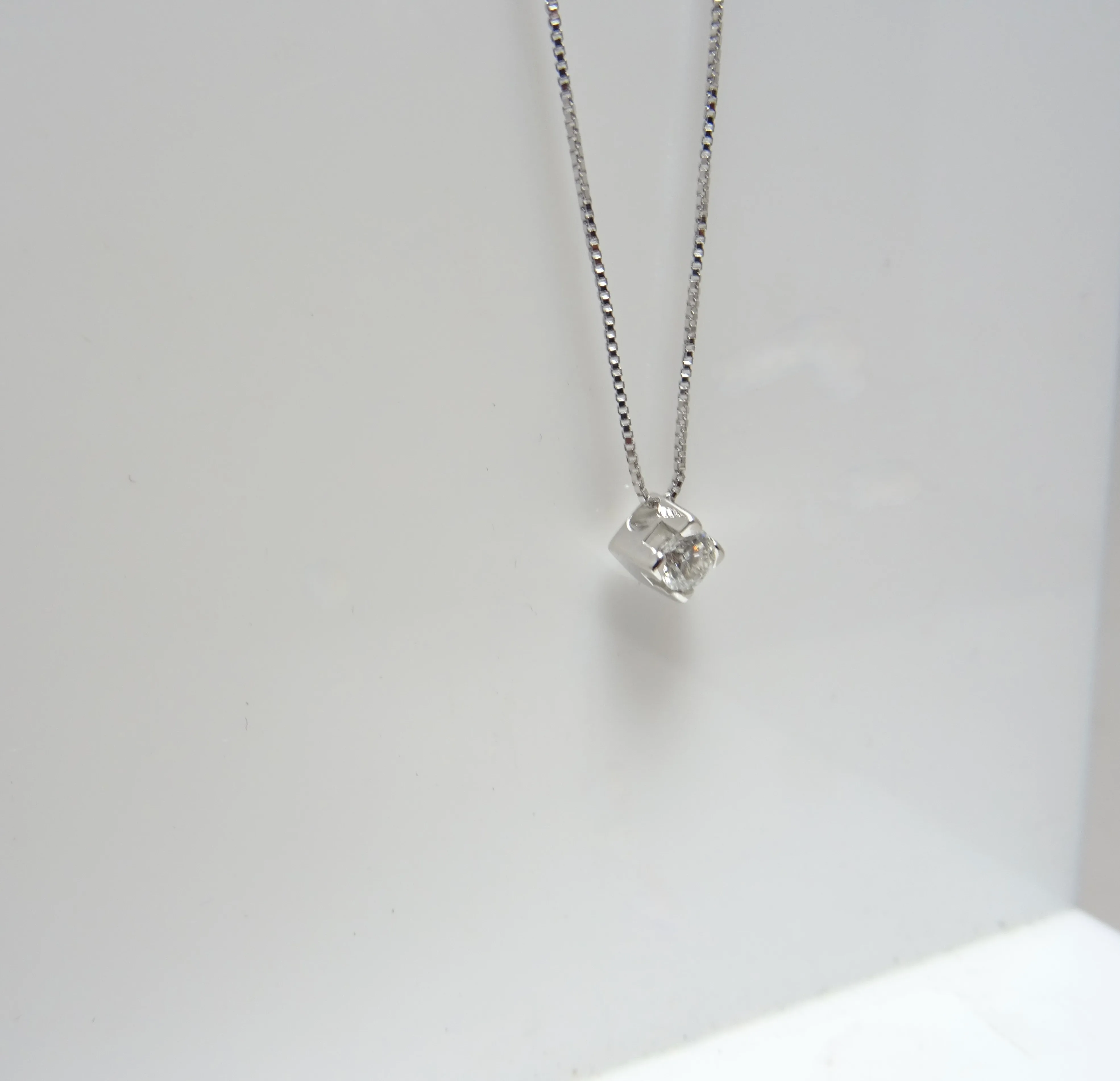 Catenina punto luce diamante 0.20ct