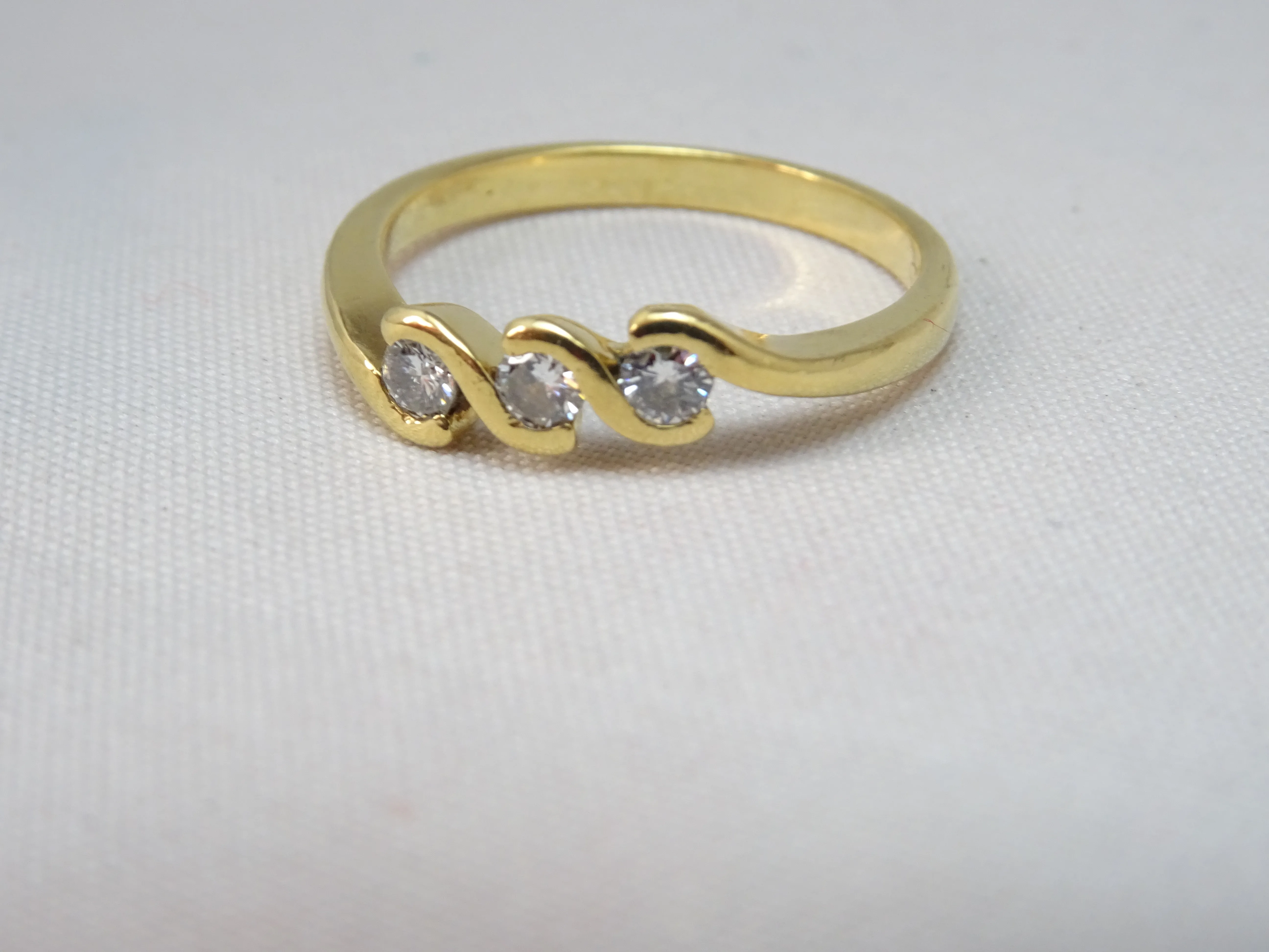 Anello trilogy diamanti 0.18ct