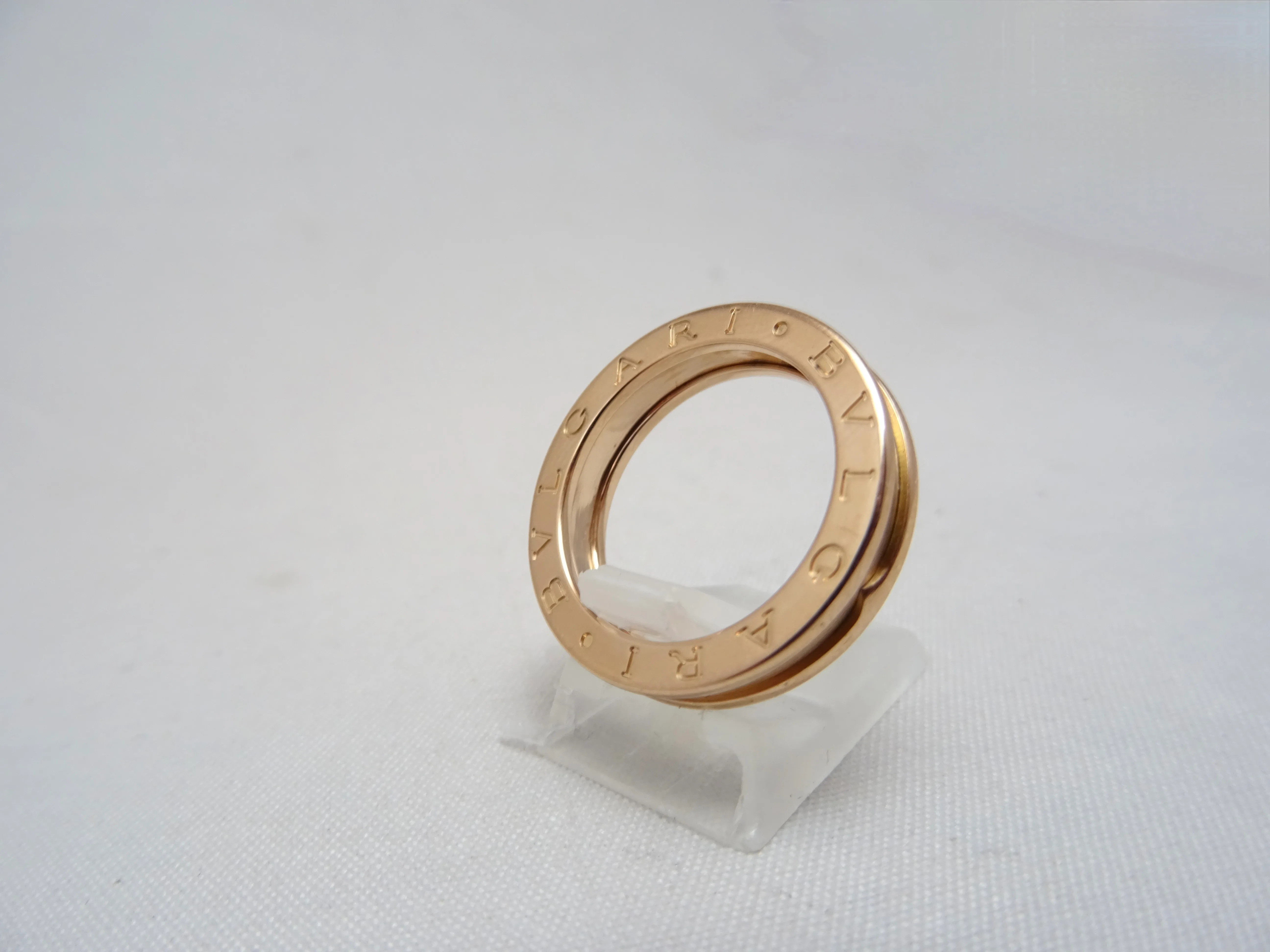 Anello Bulgari B01 una fascia oro rosa 18kt