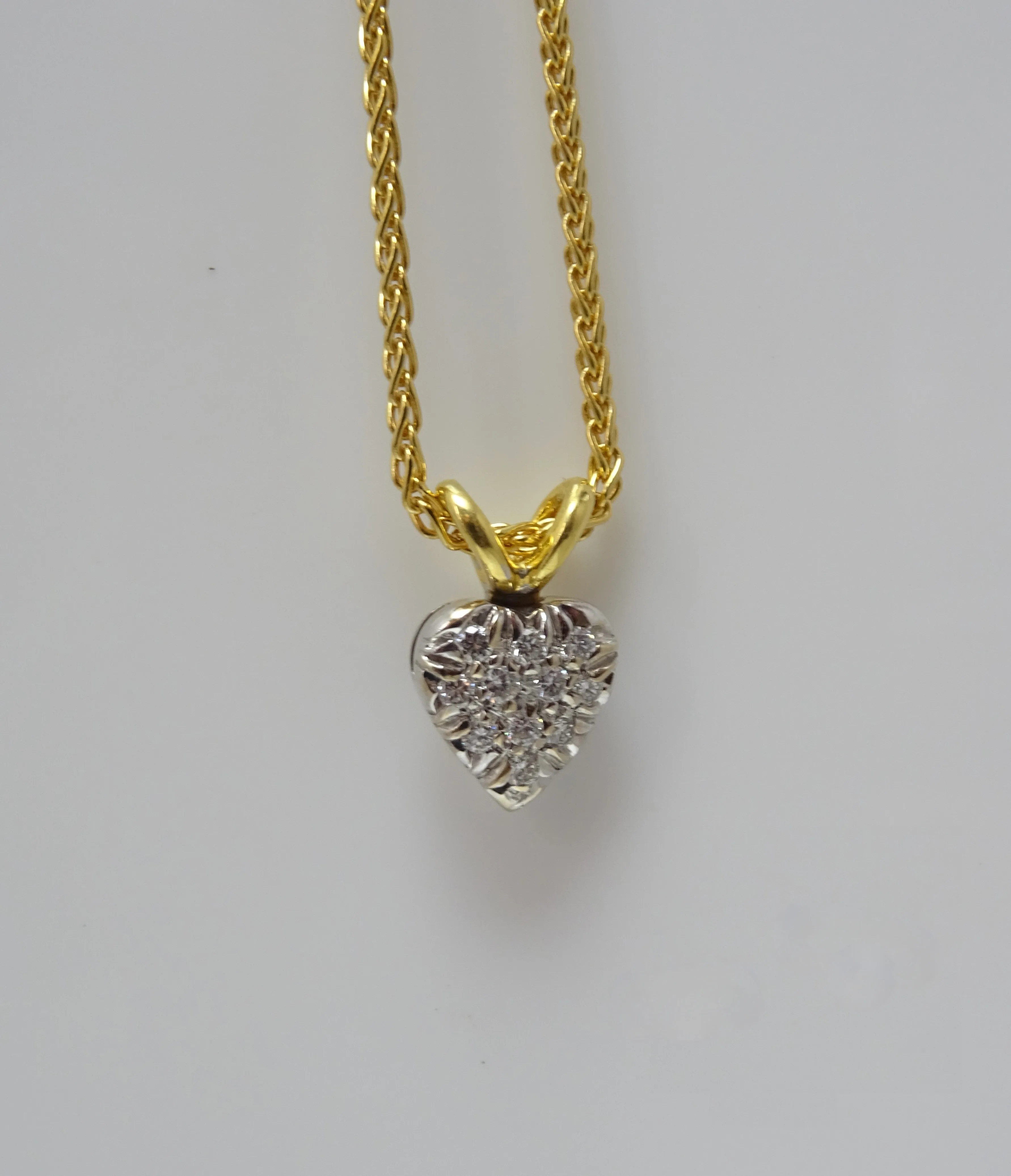Collana in oro giallo con cuoricino di diamanti 0.22 ct