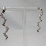 Orecchini pendenti in oro bianco 18kt con diamanti 0.36ct