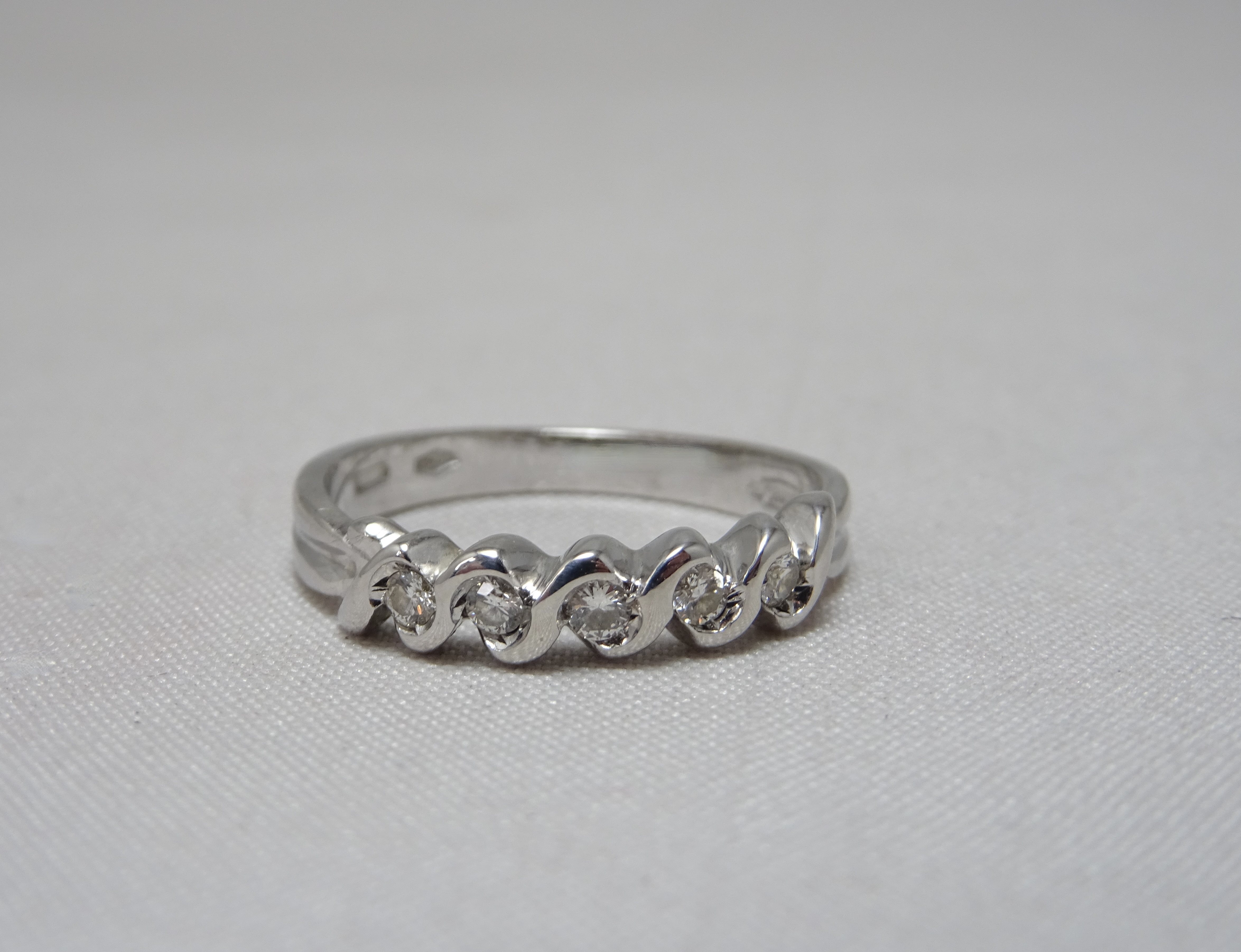 Riviere in oro bianco 18kt con 0.15ct di diamanti
