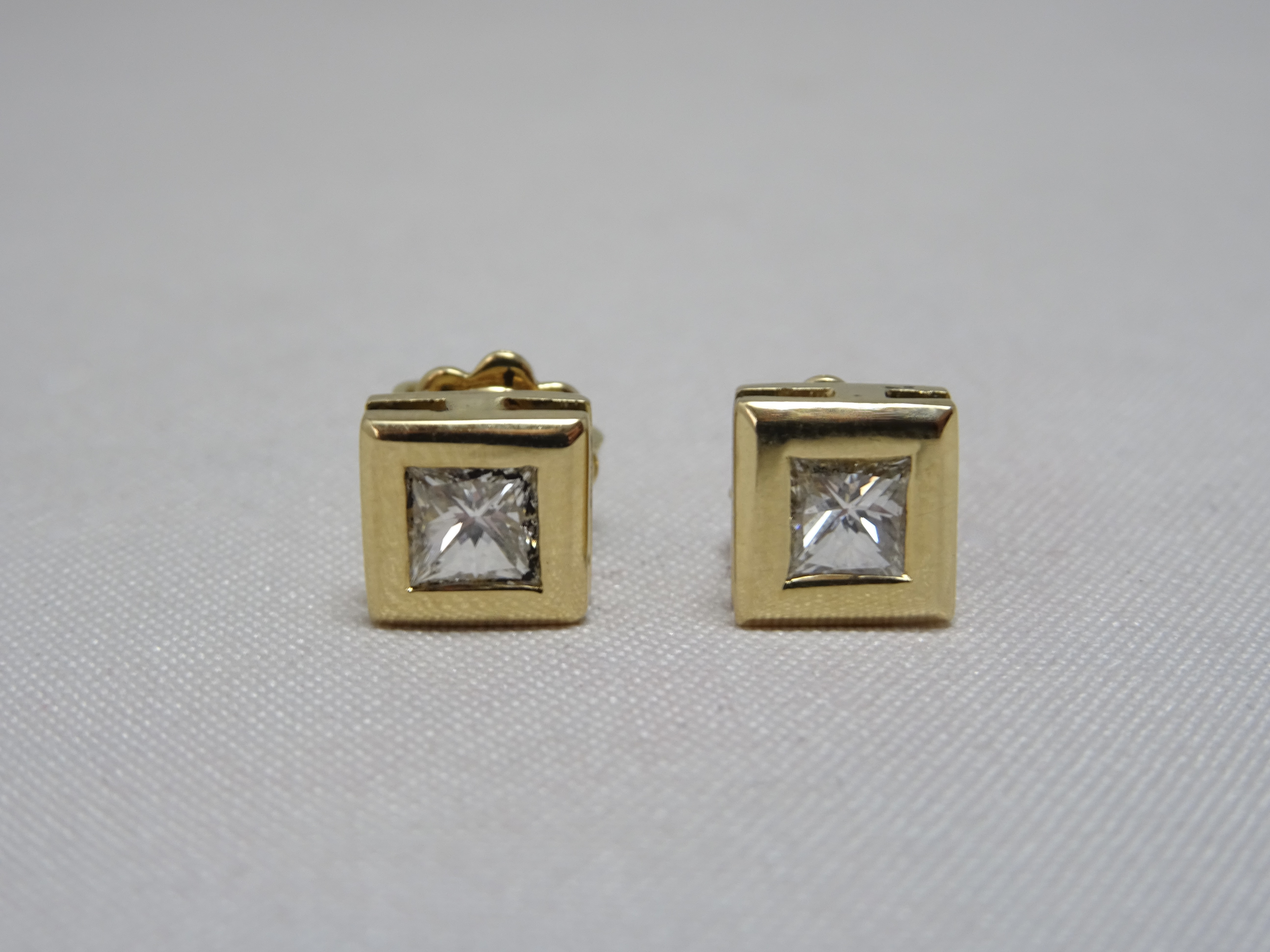 Orecchini a lobo con diamanti 0.40 taglio Princess