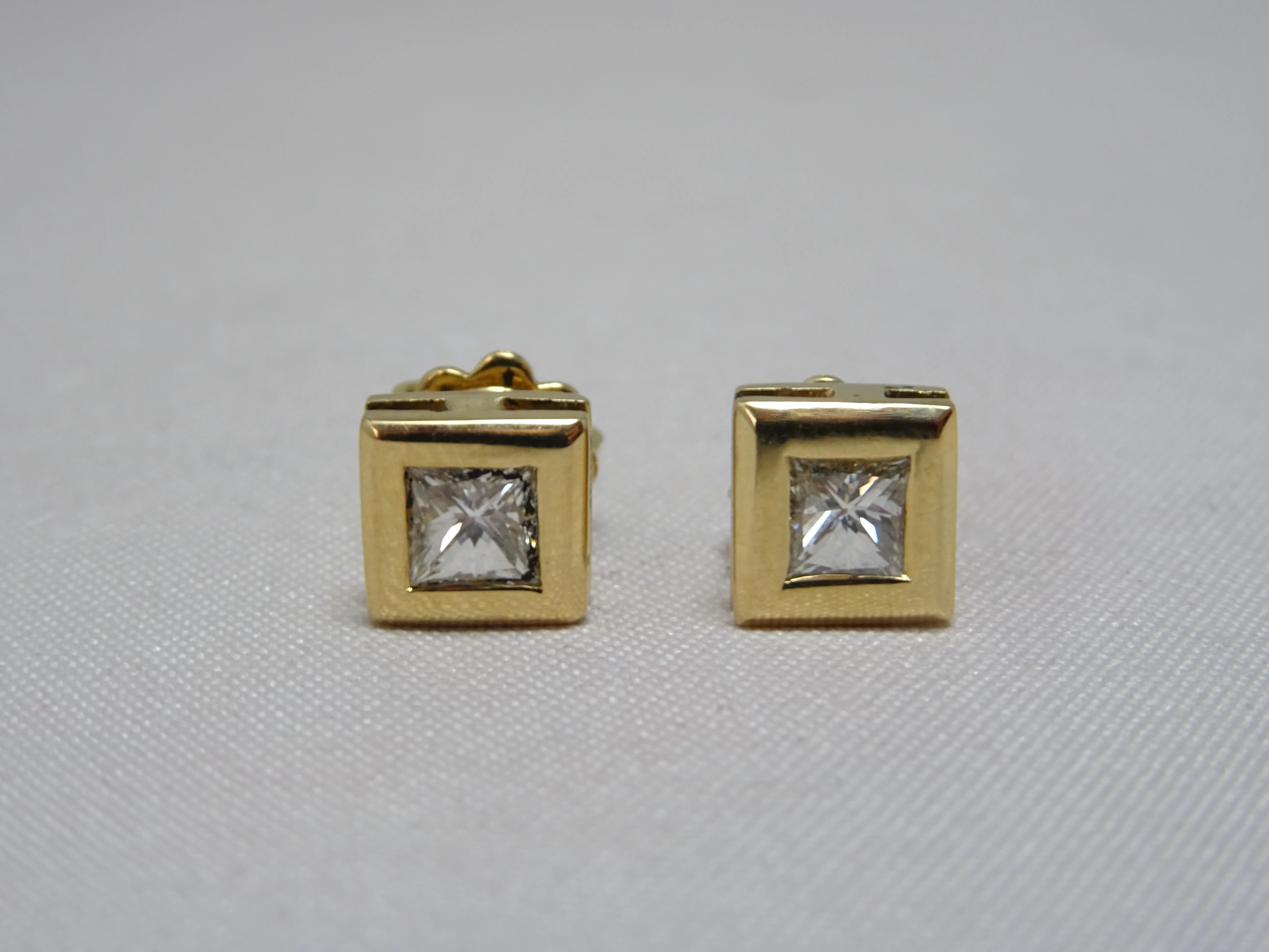 Orecchini a lobo con diamanti 0.40 taglio Princess