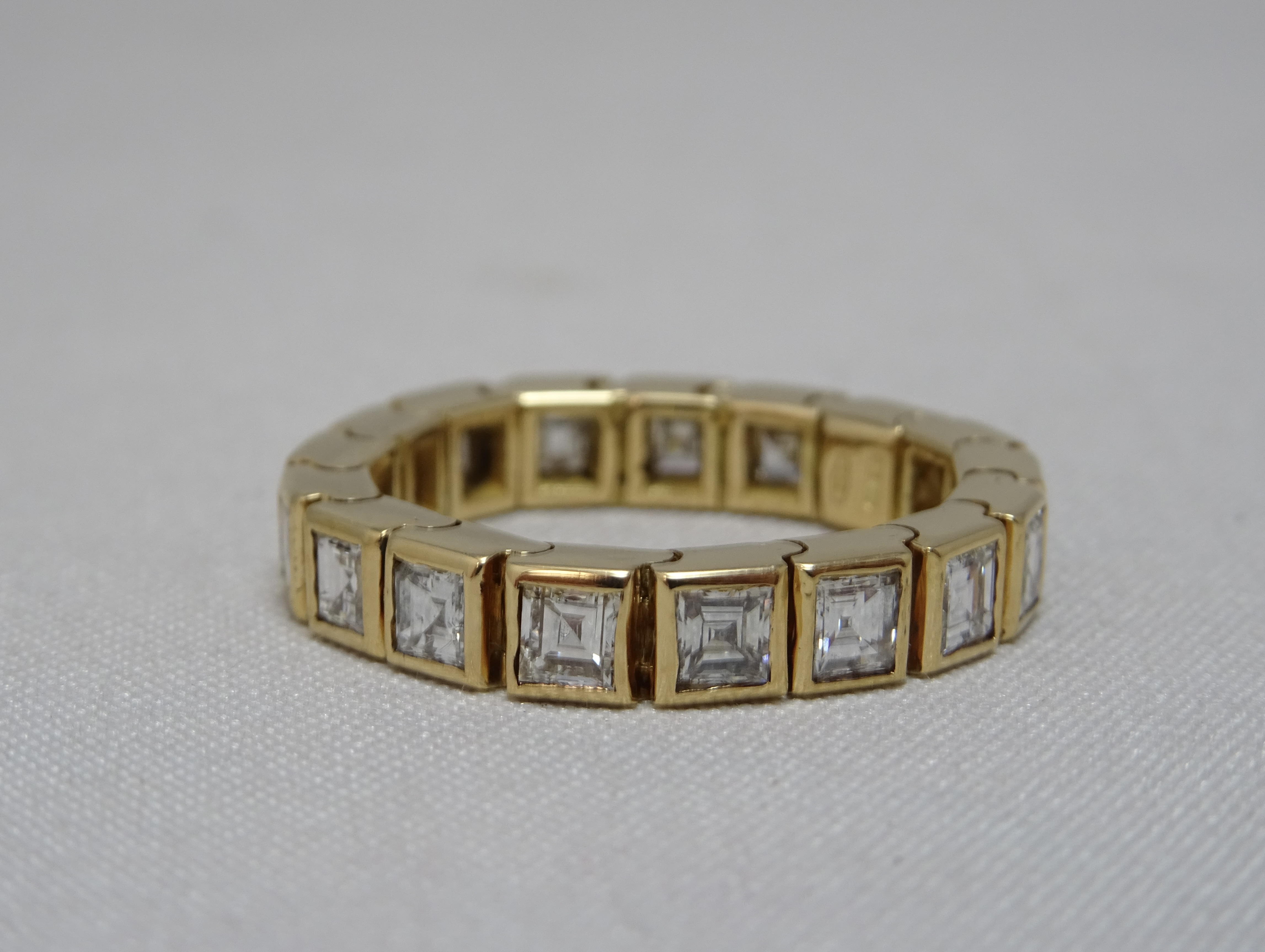 Anello eternelle fascia morbida, 1,70ct di diamanti