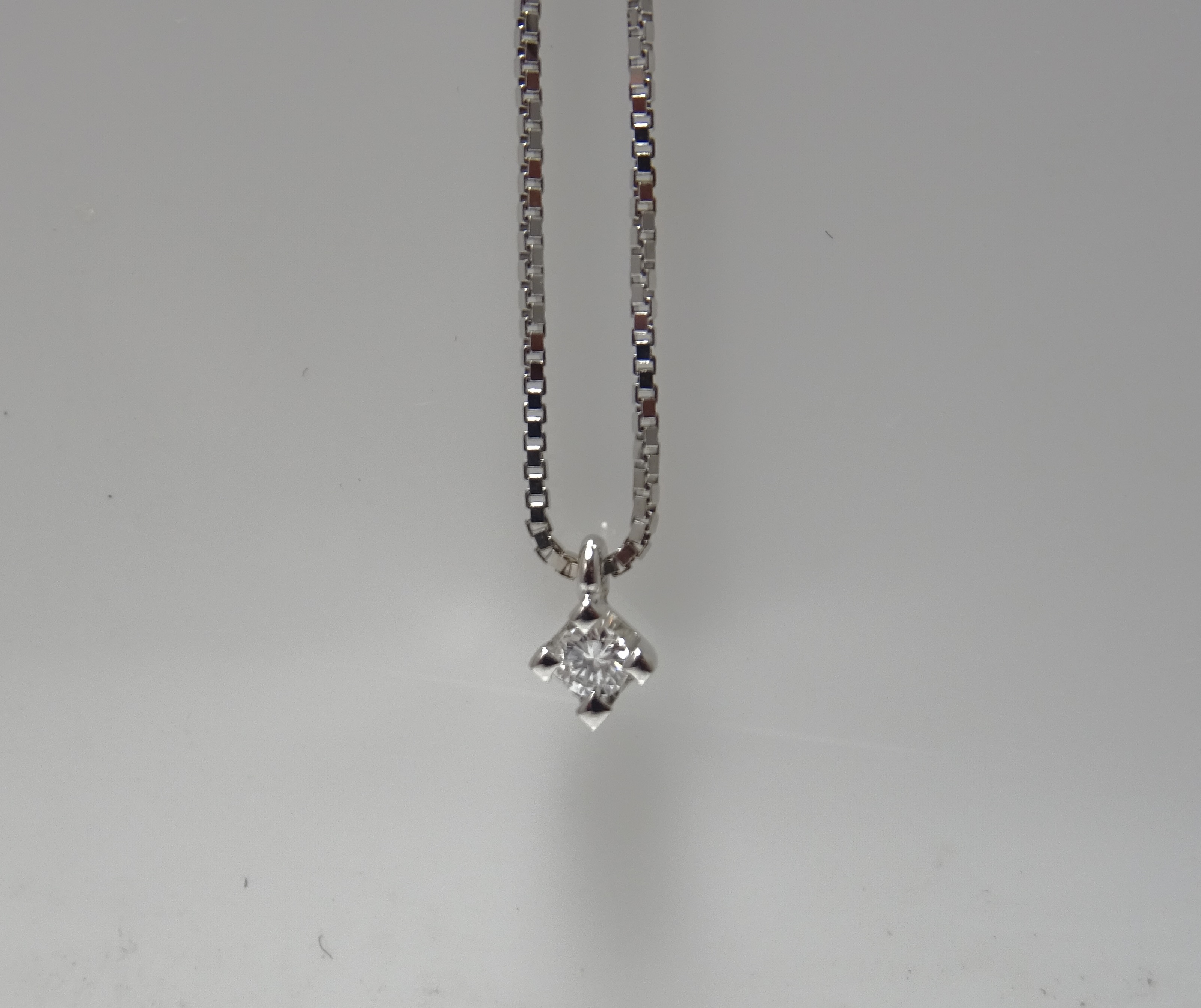 Catenina punto luce 0.05ct di diamante