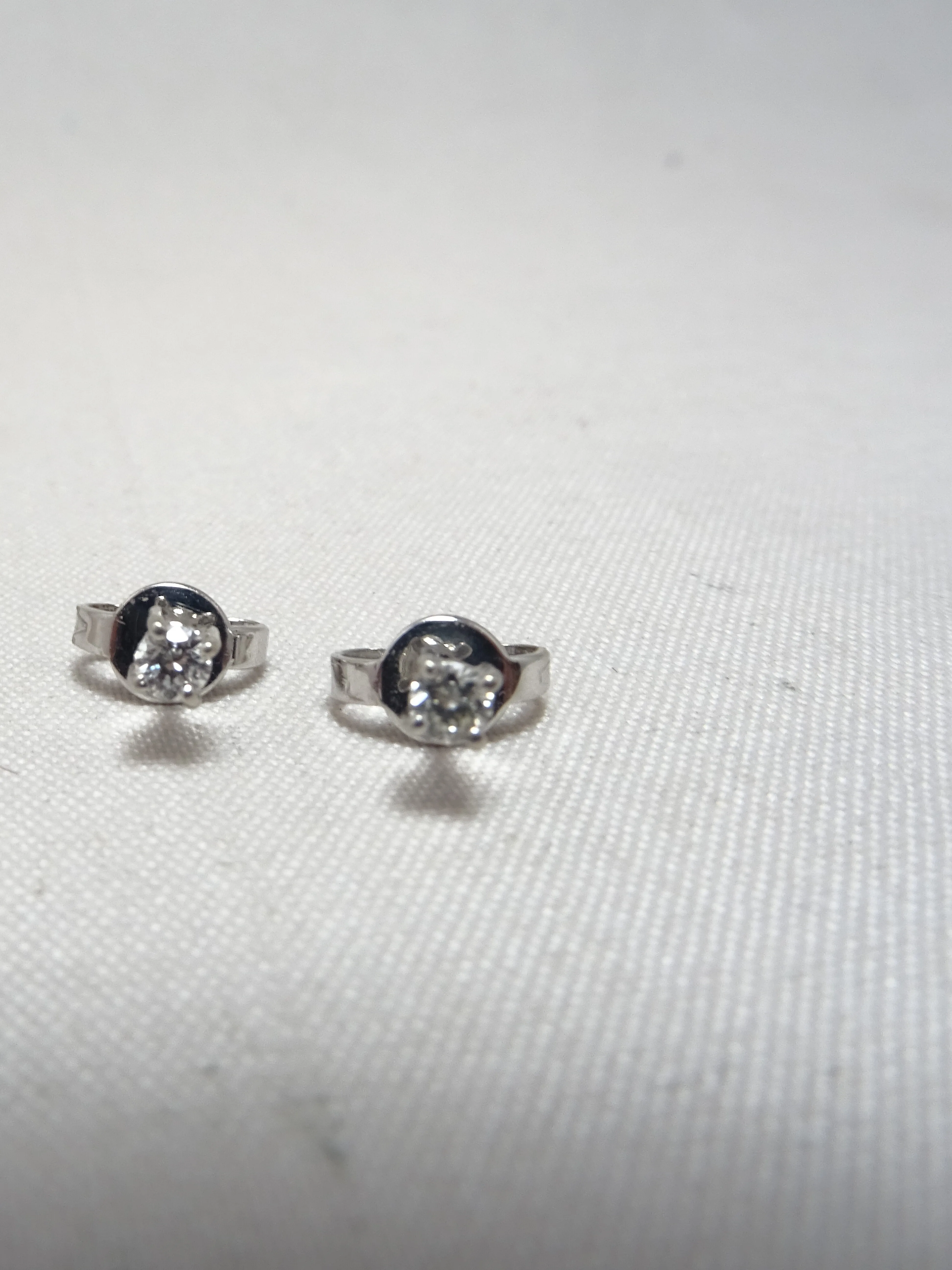 orecchini punto luce da 0.10ct