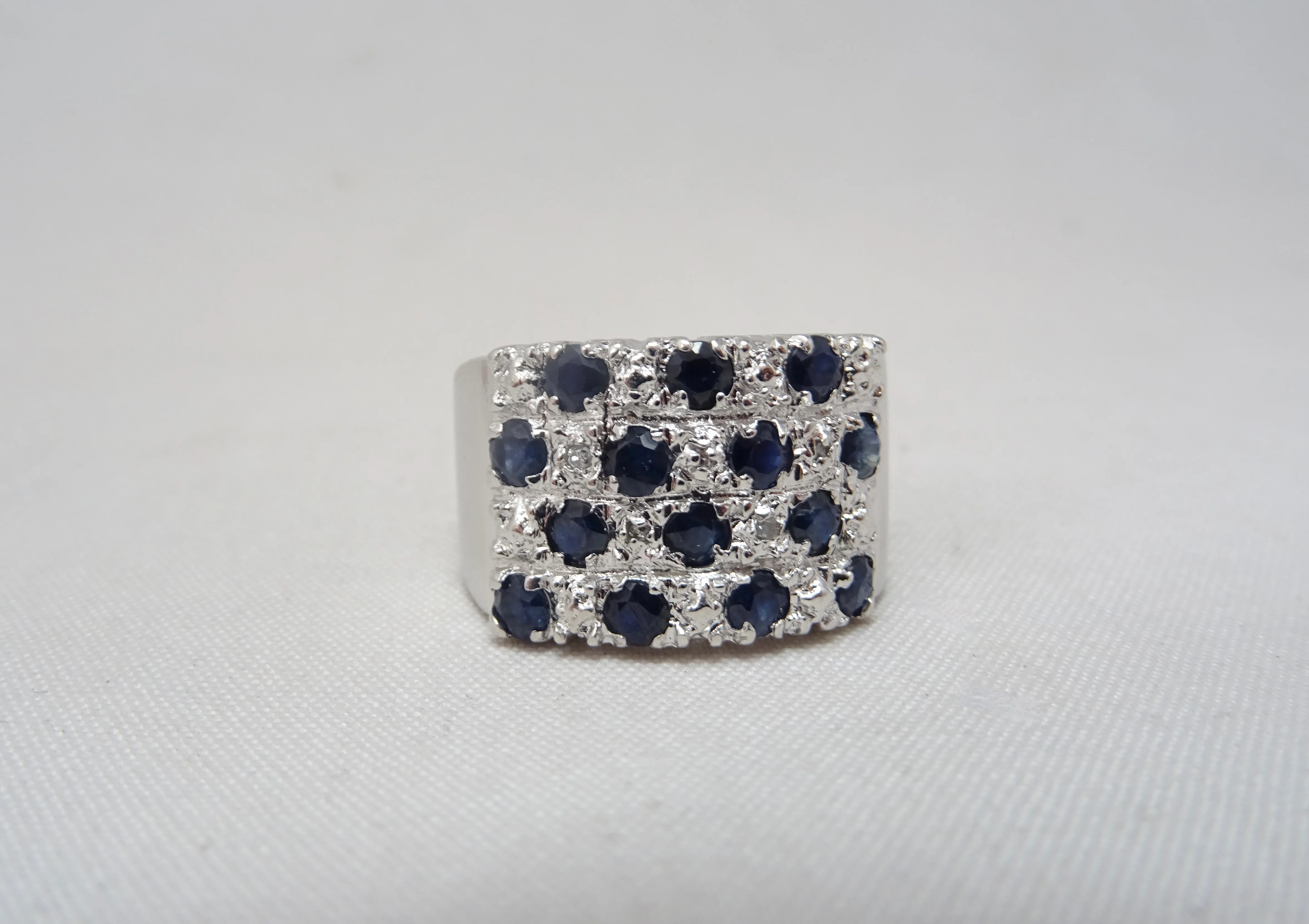 Anello Pave di zaffiri 1.12 ct