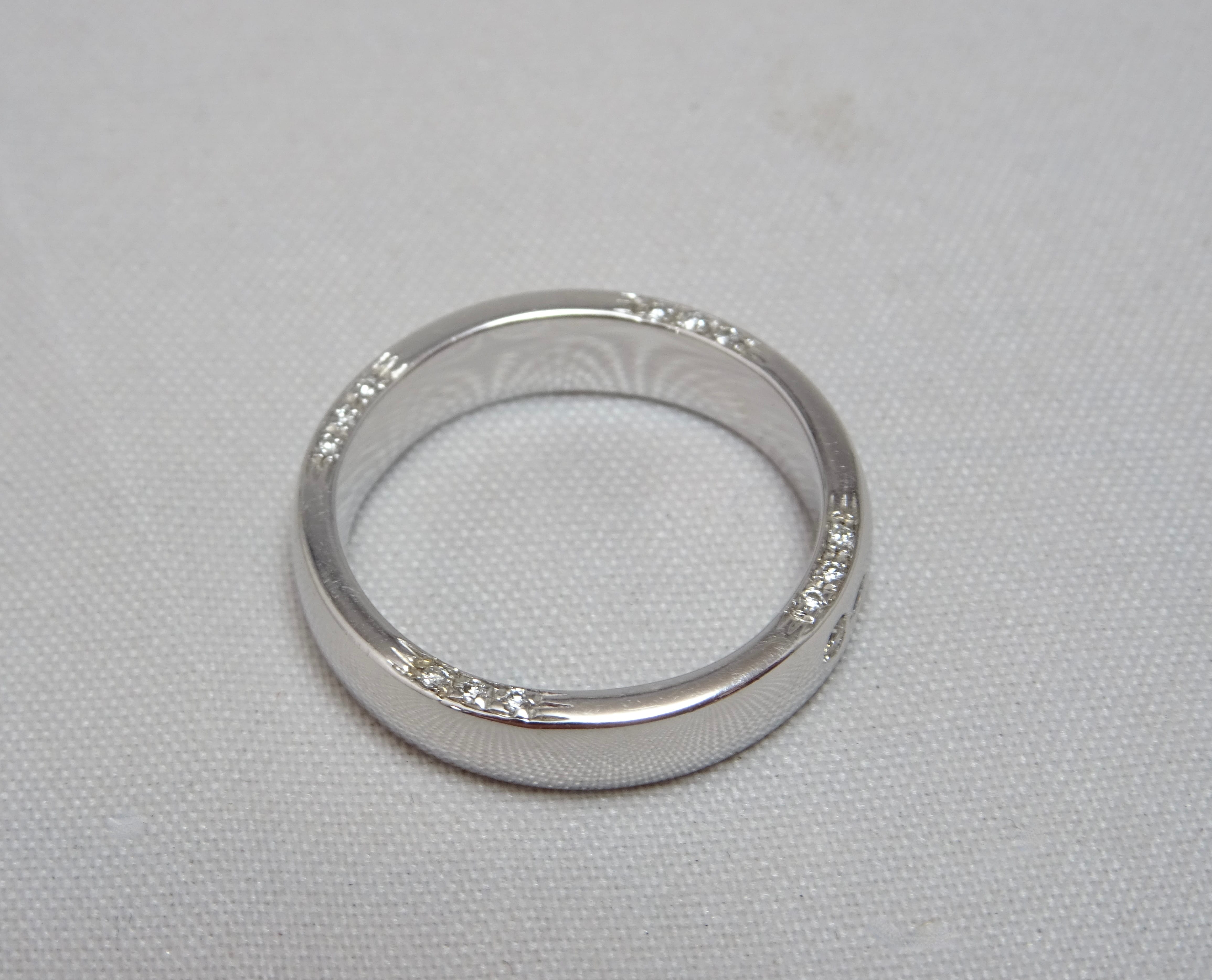 Fedina in oro bianco con 0.30ct diamanti